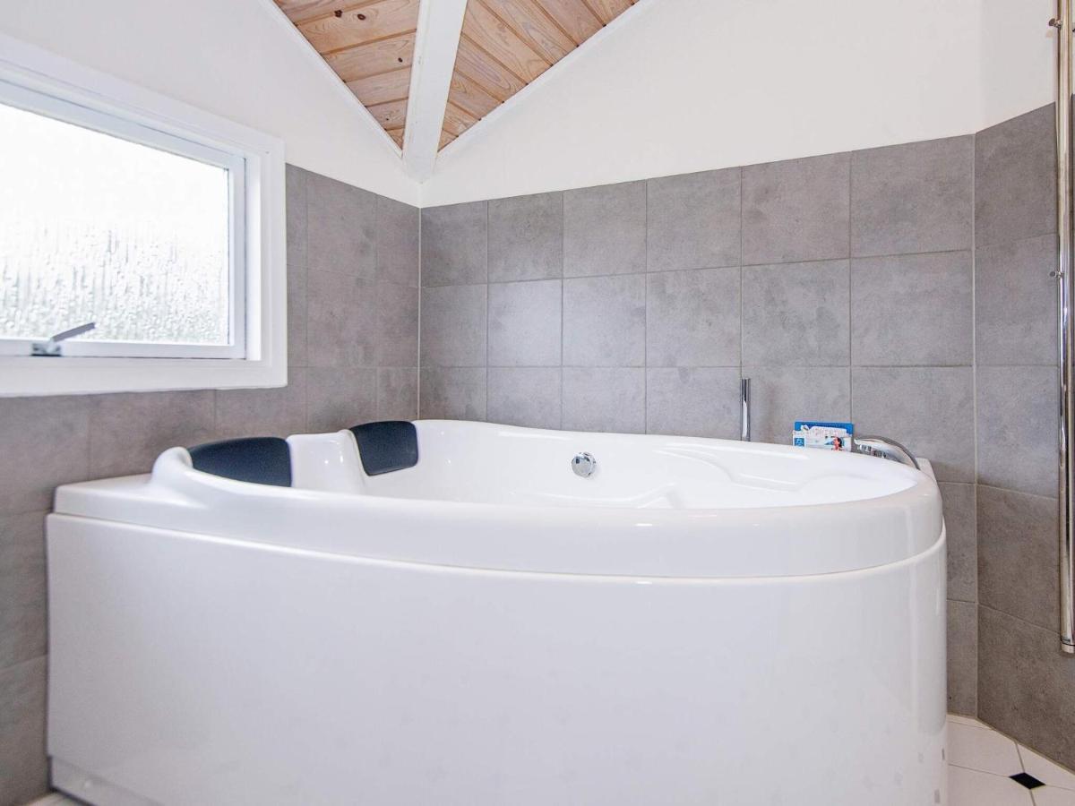 6 Person Holiday Home In R M Bolilmark エクステリア 写真